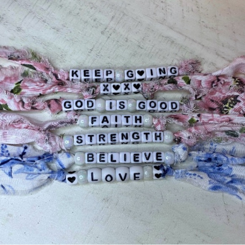 Shabby Chic Floral Bracelet - Picture 2 of 2